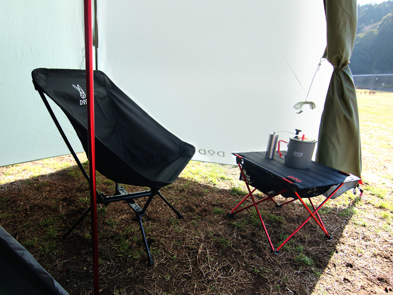 Riders One Pole Tent的主要特點（前面的房間很大，可以放置桌子）
