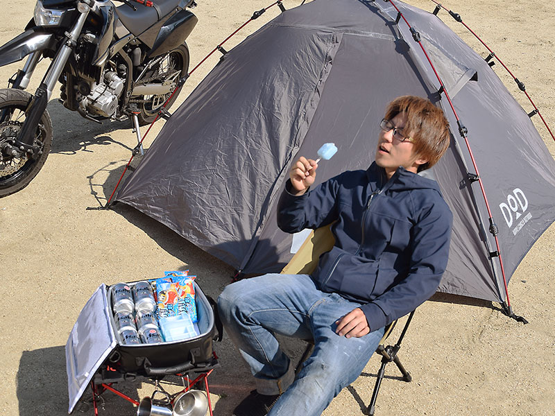 ライダーズクーラーバッグのメインの特徴(最高の場所でアイスが食べられる)