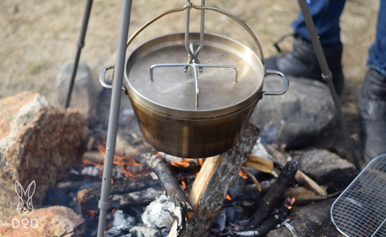 秋キャンプにおすすめ！かまどで焚き火料理を作る魅力