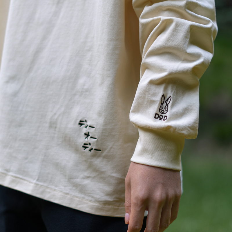  ウサコットンロンティーM/L/XLのメインの特徴（身頃裾と袖口にはブランドロゴ刺繍）