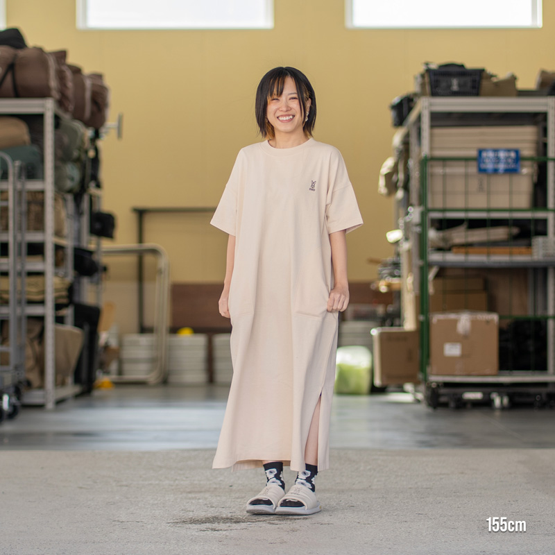 SK061-BL-F ウサロゴワンピ（フリーサイズ）の着用イメージ