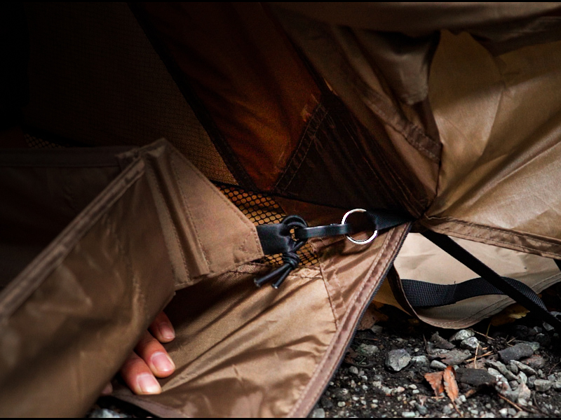  ガシーンザシキのメインの特徴（フックを引っ掛けるだけの簡単設置）