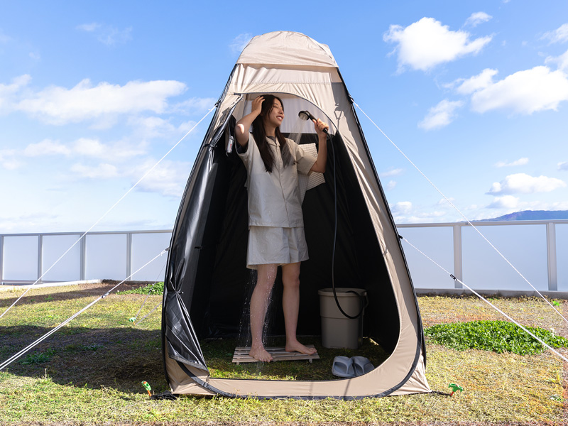  シャワワワーのメインの特徴（防災士監修の充電式シャワー）