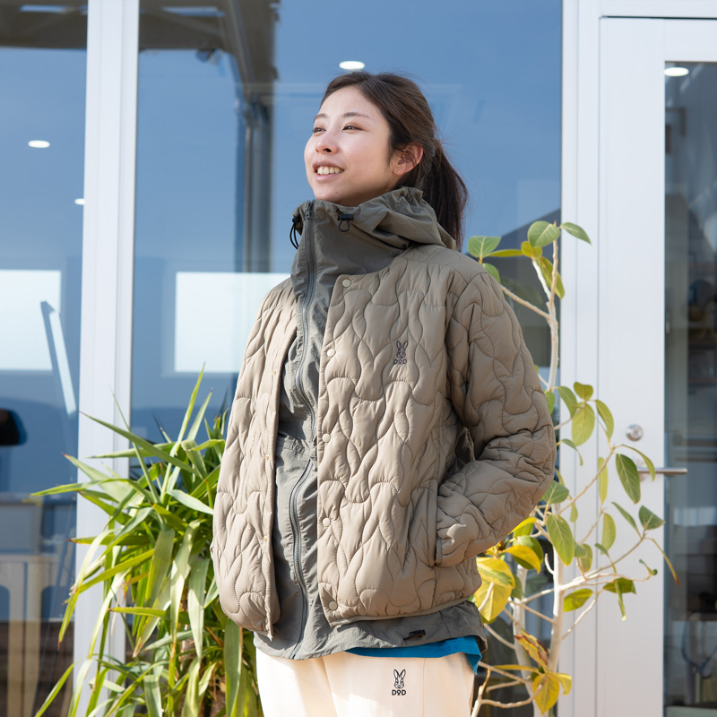  オマモリパーカーM/L/XLのメインの特徴（日常のアウター使いだけでなく、防風インナーとしても活躍。）