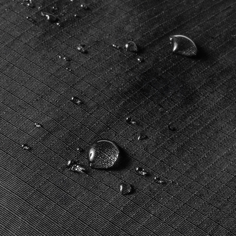  シュットリップショルダーバッグ（9）のメインの特徴（軽量で耐久性に優れ、摩耗や引き裂きにも強いリップストップ生地）