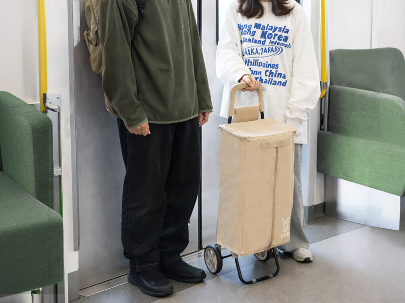  エンソクキャリーのメインの特徴（電車移動が楽になる縦型スリム設計）