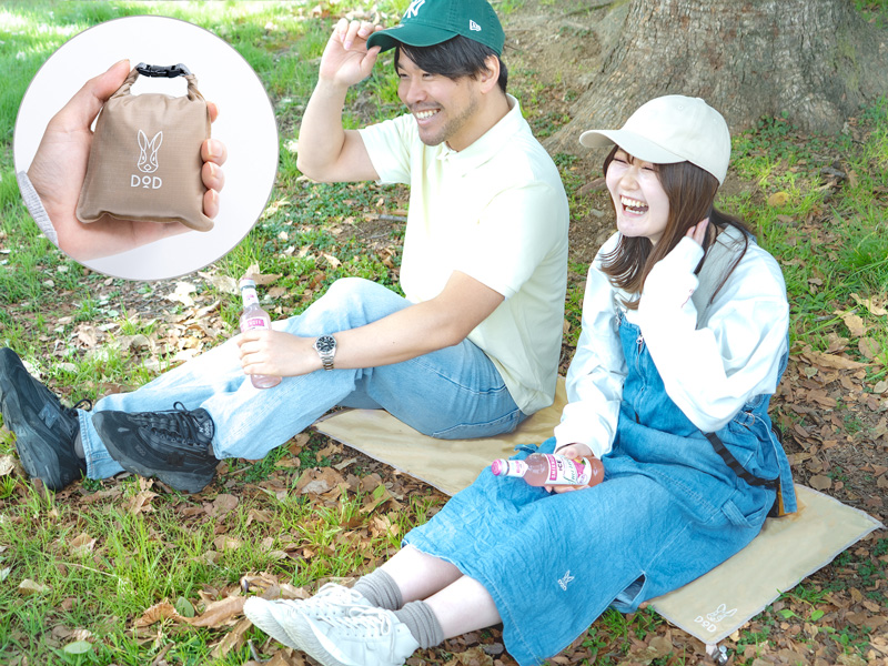  ウサンポレジャーシート Sのメインの特徴（2人座れるサイズで、重さはタマゴ1個分）