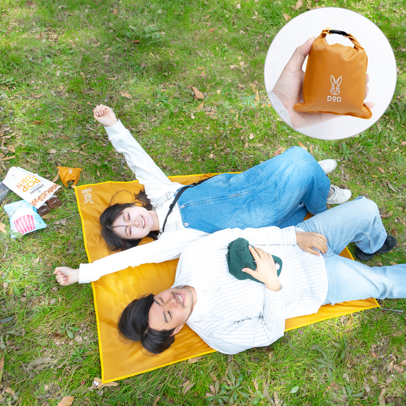  ウサンポレジャーシート Mのメインの特徴（スマホより軽い125gで、二人の「快適」運べます。）