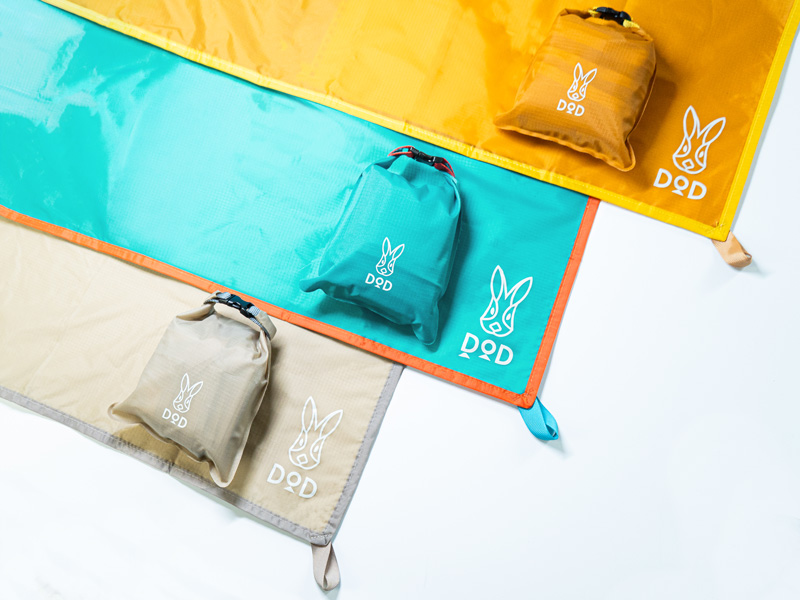  ウサンポレジャーシート Mのメインの特徴（気分の上がるバイカラー3色展開）