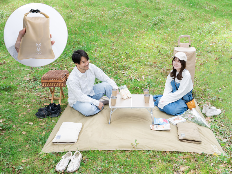  ウサンポレジャーシート Lのメインの特徴（家族 4人で広々サイズ、をポケットサイズで持ち出せる）