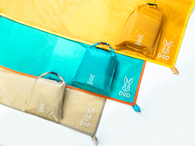  ウサンポレジャーシート Lのメインの特徴（気分の上がるバイカラー3色展開）