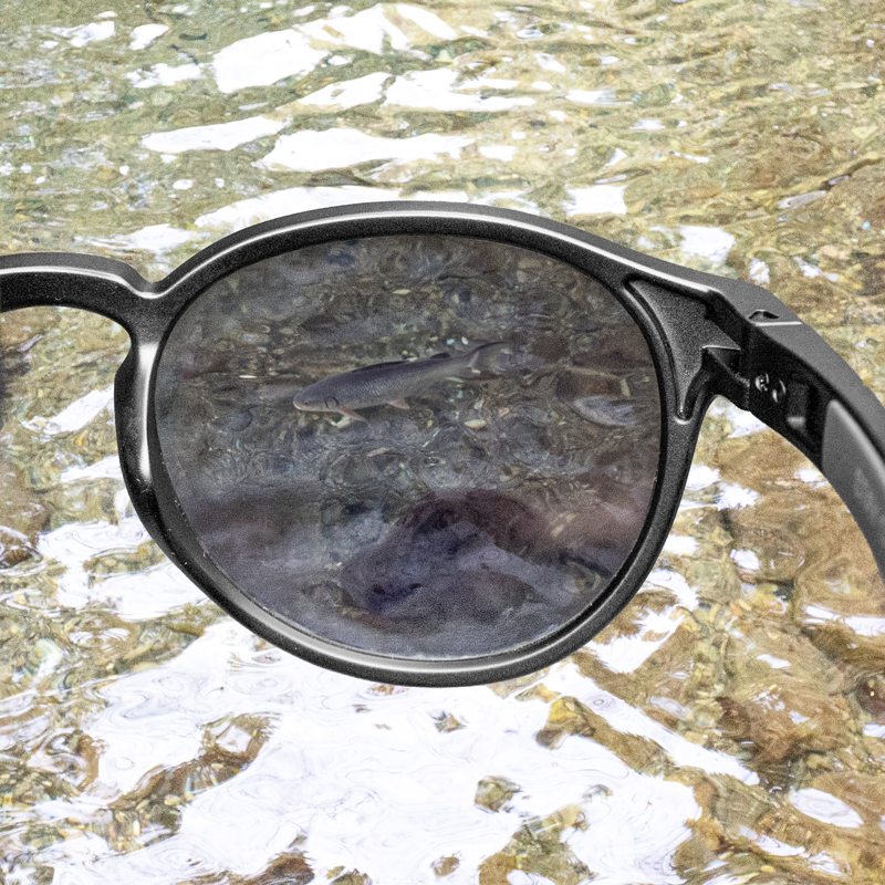  ミエルツレーロのメインの特徴（水面の反射を抑える偏光レンズ）