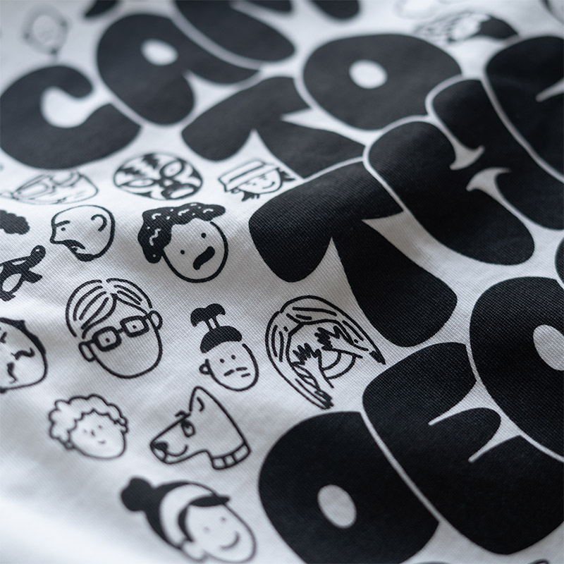  キャンパーTEE(M/L/XL)のメインの特徴（さまざまなキャンパー達を描いたグラフィック）