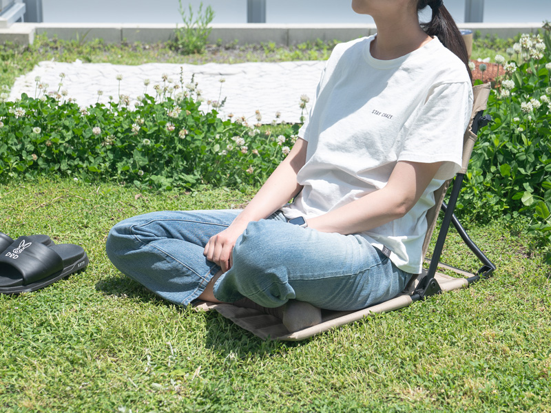  スーパージベータチェアのメインの特徴（あぐらも組める、ゆったり設計）