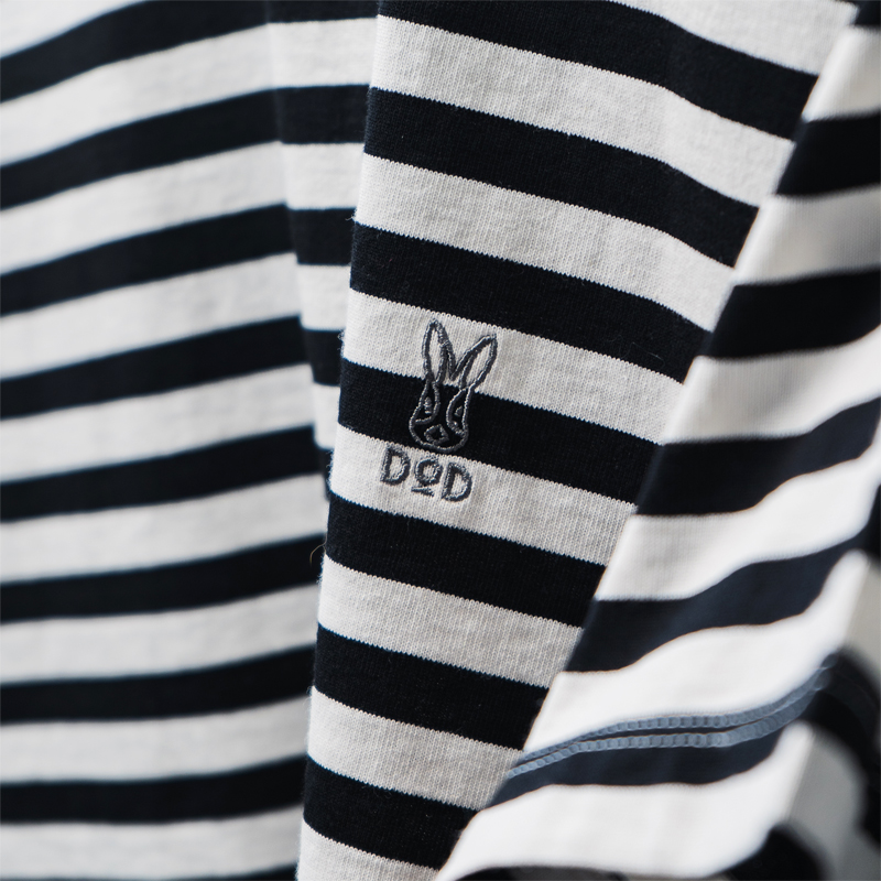  ウサロゴTEE（M/L/XL）の特徴（ワンポイントのウサギロゴ刺繍）
