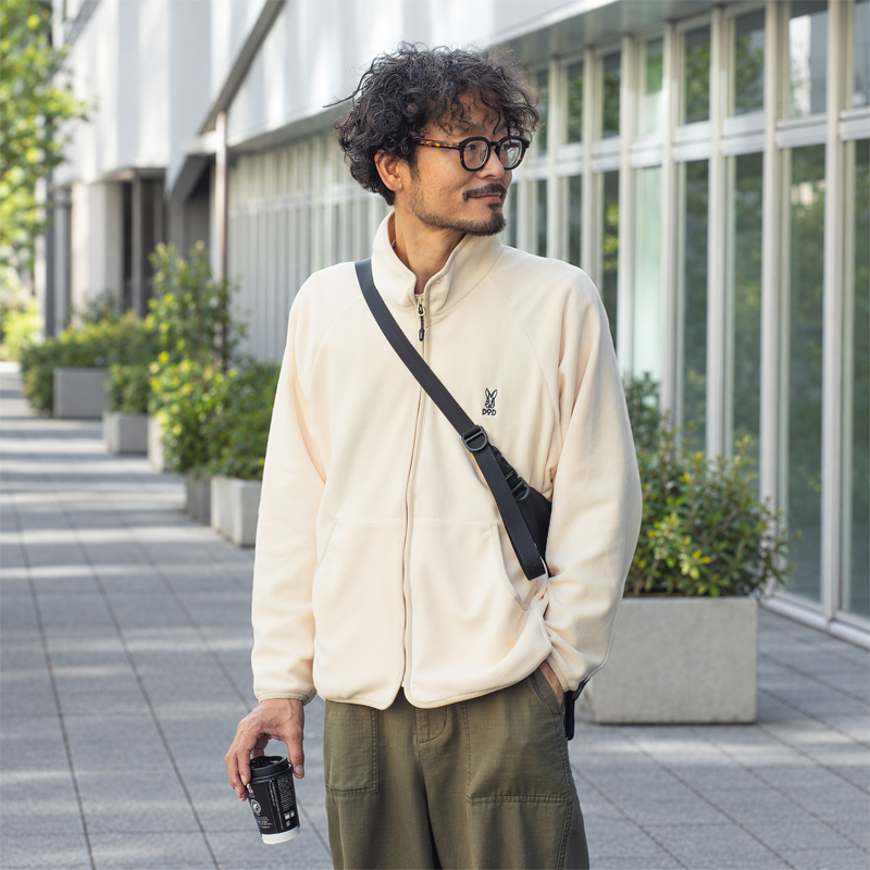 JK231 ウサロゴフリース（ジップアップ）M/L/XLの特徴（程よくゆとりを持たせたシルエット）