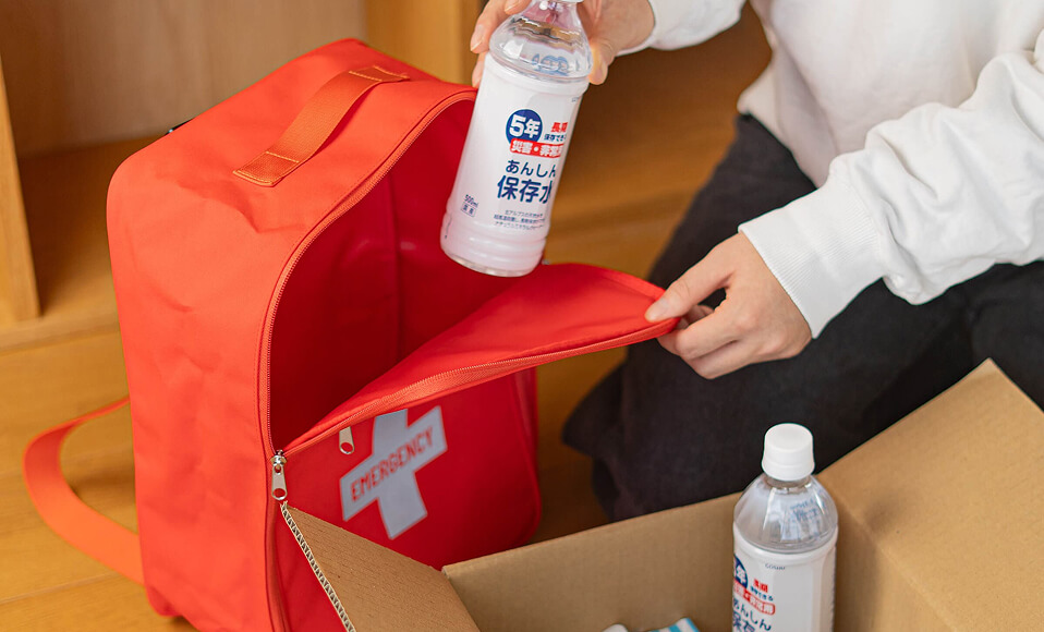 PLAY-PARE「プレイペア」遊びながら備えるDODの防災対策のキービジュアル、防災対策する様子