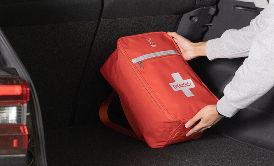 PLAY-PARE「プレイペア」遊びながら備えるDODの防災対策のキービジュアル、防災対策する様子