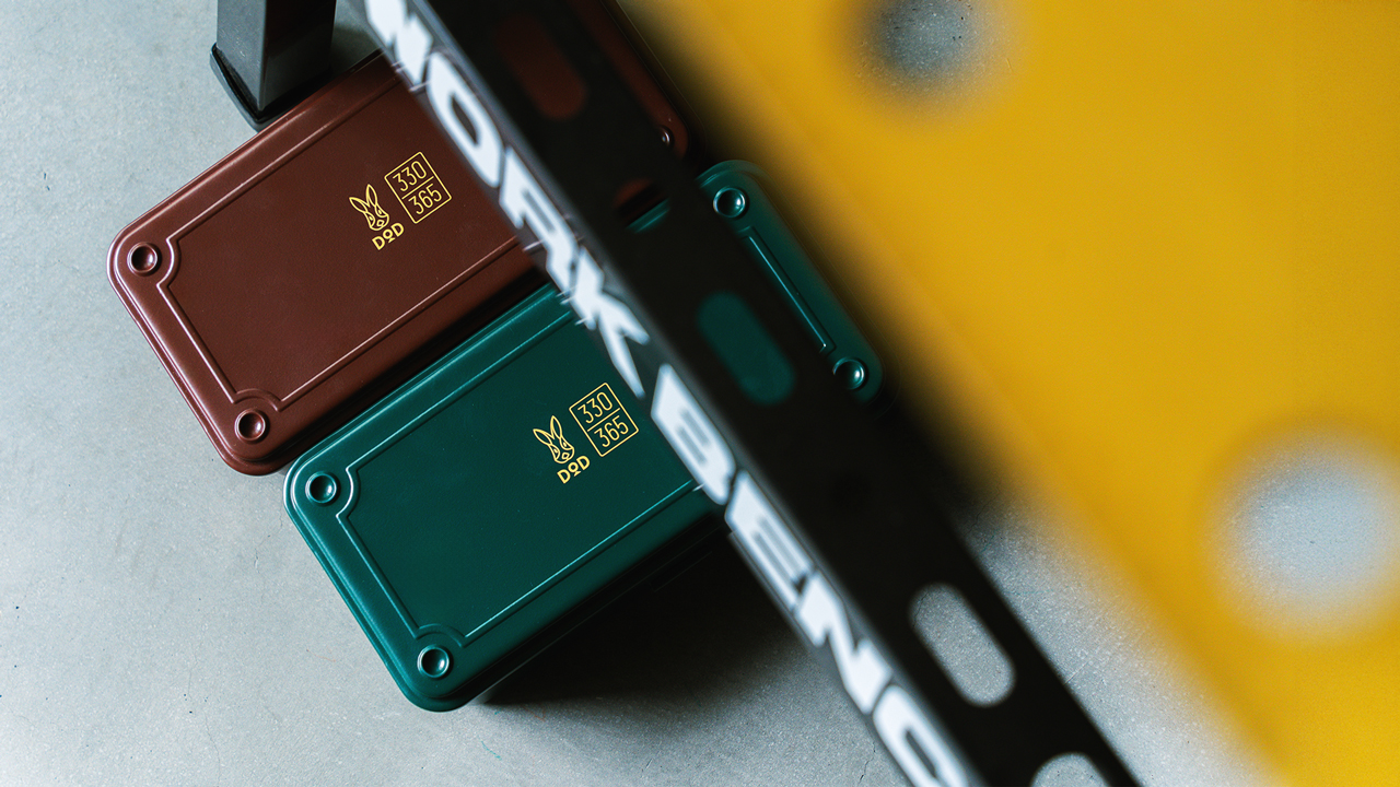 アウトドアブランド「DOD（ディーオーディー）」の、日常を彩るライフスタイルライン「330（さんさんまる）」シリーズのfave beer glass setにビールを入れて使っているイメージ写真