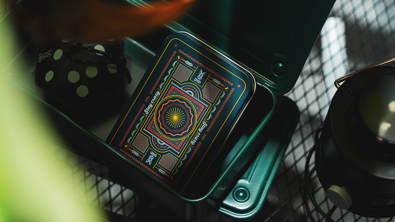 アウトドアブランド「DOD（ディーオーディー）」の、日常を彩るライフスタイルライン「330（さんさんまる）」シリーズのfave beer glass setにビールを入れて使っているイメージ写真